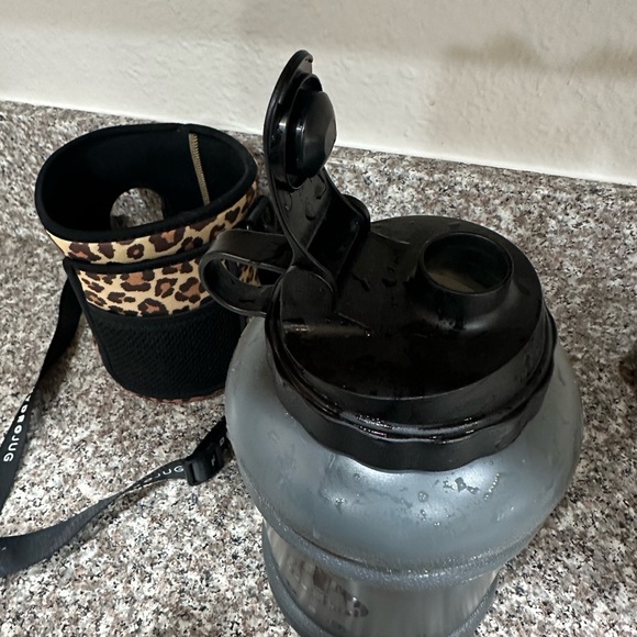 Authentic Hydro Jug - Picture 5 of 5